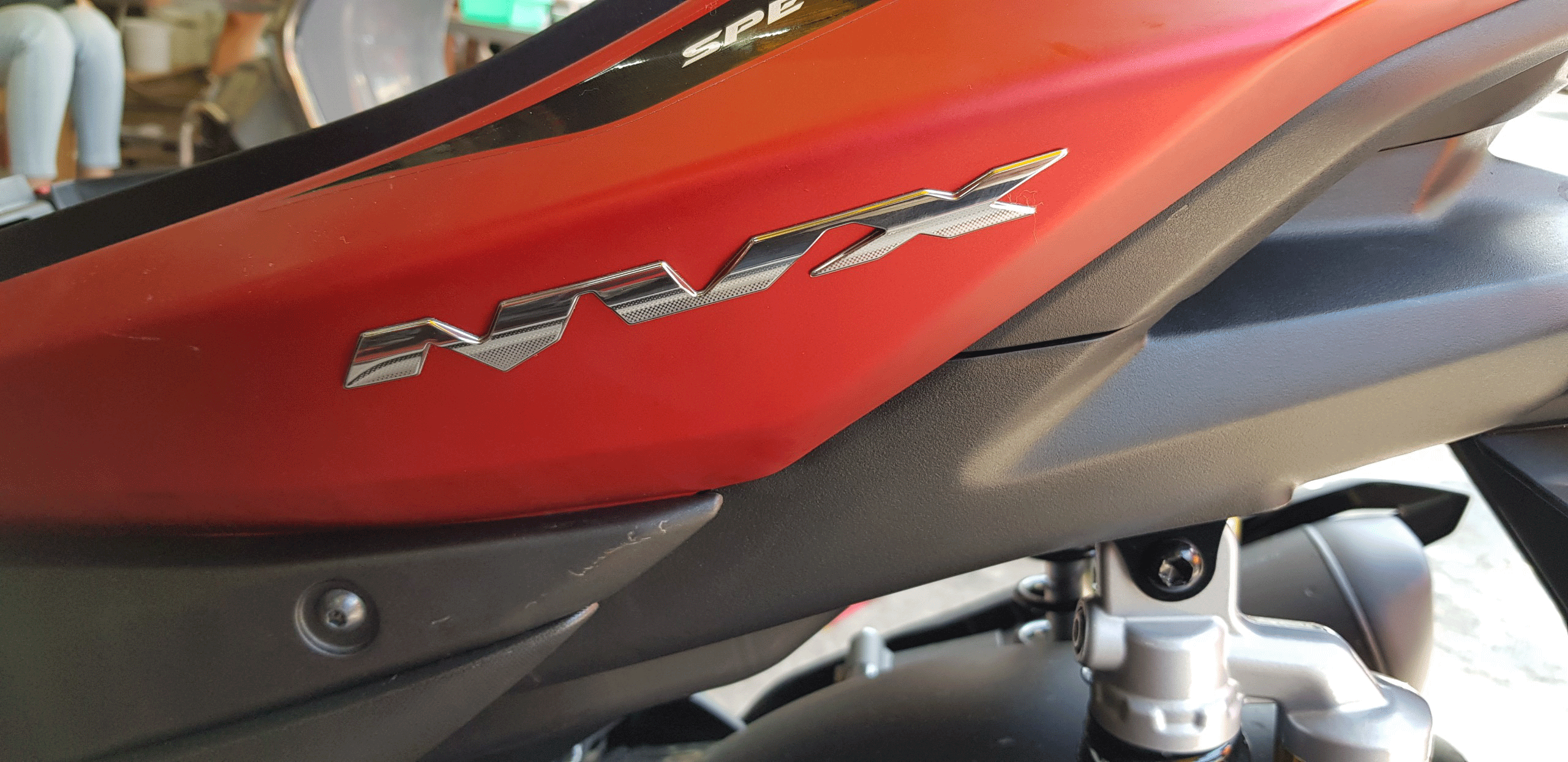 tem xe máy phát sáng YAMAHA, có thể nhấp nháy